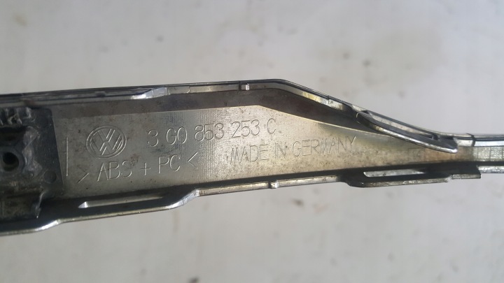 VW PASSAT B8 CHROME PARE-CHOCS GAUCHE AVANT 3G0853253C