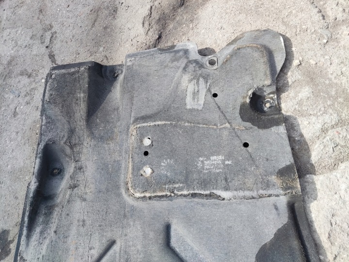 MERCEDES W176 W246 PROTECTION PLAQUE CHÂSSIS DROITE A2466840018