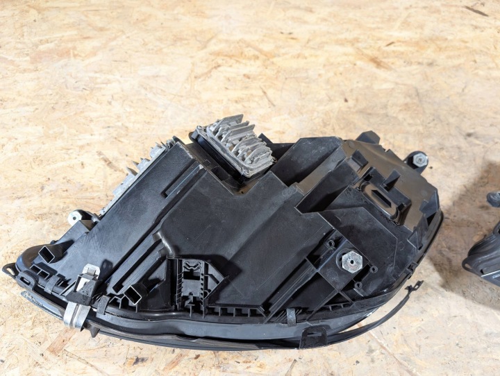 ENSEMBLE PHARES AVANT MERCEDES-BENZ AVEC W222 A2229061102