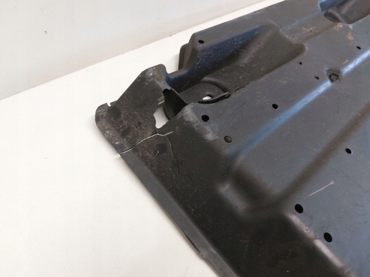 PROTECTION CENTRALE CHÂSSIS GAUCHE CÔTÉ OPEL ASTRA GAUCHE 9832617680