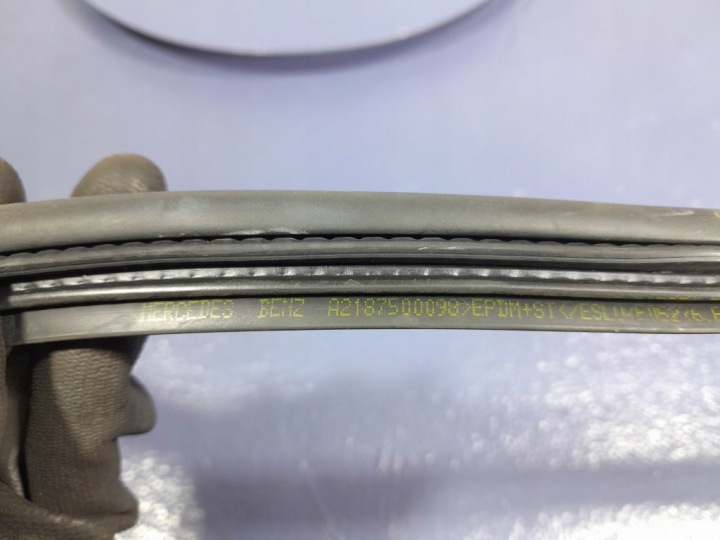 MERCEDES CLS W218 LIFT BERLINE JOINT D'ÉTANCHÉITÉ COUVERCLES COUVERCLES DE COFFRE A2187500098