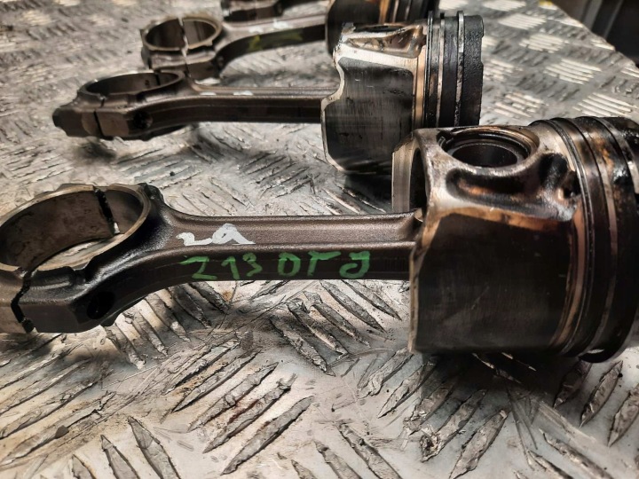 PISTON BIELLE ZAFIRA II B ASTRA III H VECTRA C 1.9 CDTI 120KM Z19DTJ
