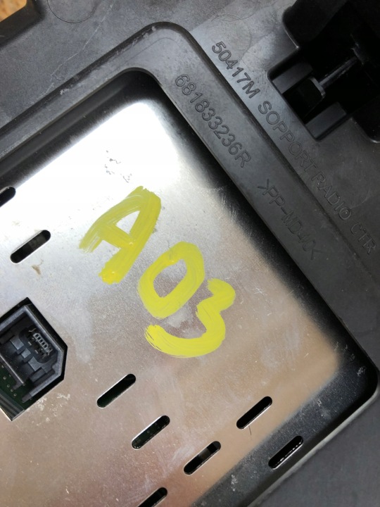 RENAULT MEGANE IV PANNEAU CLIMATISATION MONITEUR NAVIGATION 681833236R
