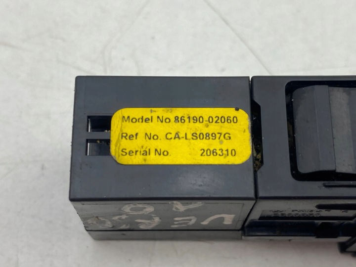 2010 TOYOTA VERSO PRISE RACCORD USB 8619002060