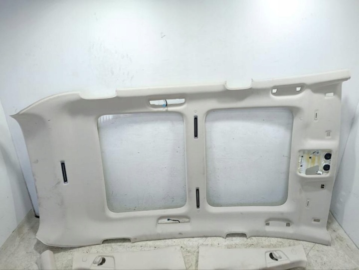 PAVILLON MERCEDES-BENZ EQS SUV 2023 A0009001741