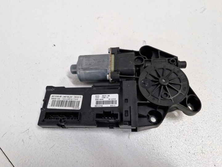 RENAULT MEGANE 3 III PETIT MOTEUR VITRES GAUCHE AVANT AVANT EUROPE 807315510R