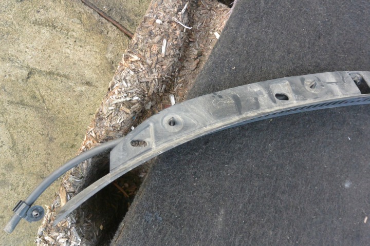 MOULURE GRILLE CAPOTS LAVE-GLACES JEU VOLVO S60 V60 II