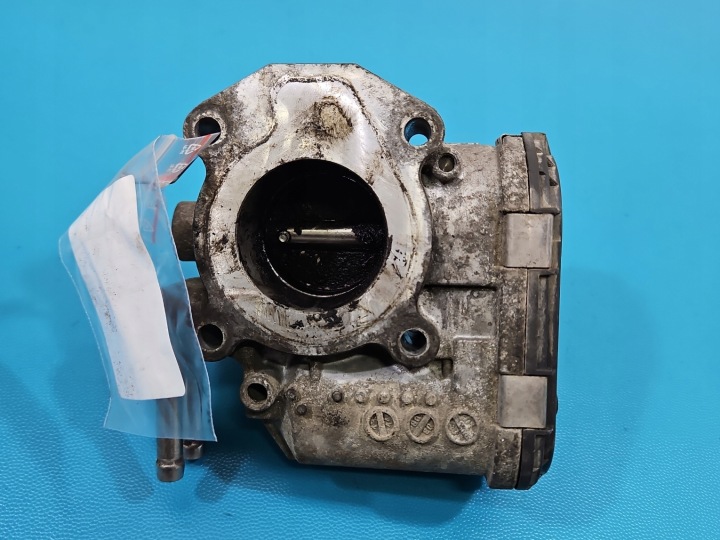 PAPILLON DES GAZ TOYOTA YARIS II 1,0 VVTI 22030-0Q010