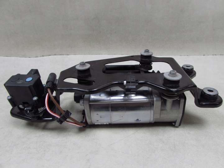 BMW X5 F15 X6 16 POMPE COMPRESSEUR SUSPENSIONS 443020023