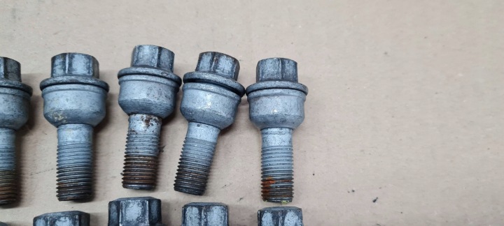 SQ8 4M Q8 GOUPILLES ROUES KULOWA 20 PIÈCES 8R0601295 SQ5 Q5 80A Q7 Q3 AUDI VW