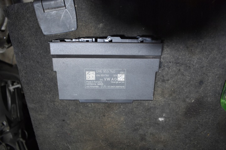 SIÈGES CARDAN BANQUETTE ARRIÈRE MODULES BOSE JEU PORSCHE TAYCAN 1