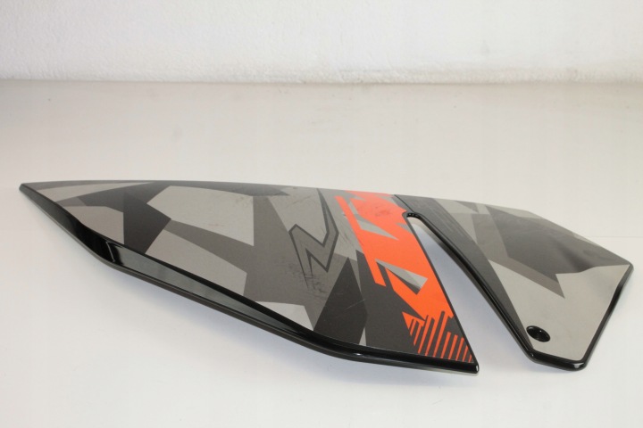 KTM RC 390 14-21 DÉFLECTEUR D'AIR CÔTÉ COLLECTEUR DROIT
