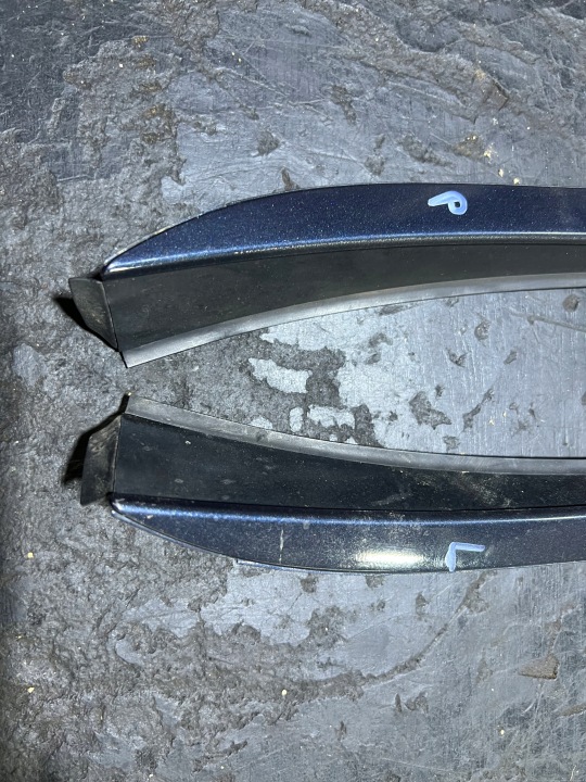 HYUNDAI I40 2011- RESTYLAGE LIFT UNIVERSEL MOULURE PARE-BRISE CHÂSSIS DROITE GAUCHE
