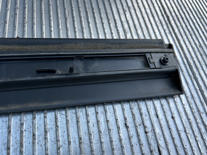 MOULURE INFÉRIEURE PORTES GAUCHE AVANT AUDI A6 C6 BERLINE UNIVERSEL LZ9Y