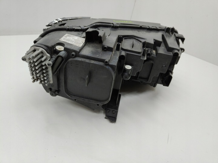VOLKSWAGEN TIGUAN II PHARE GAUCHE AVANT SUR PIÈCES 5NB941081A