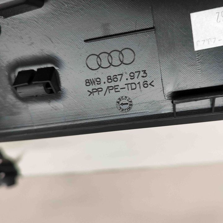 MOULURE DÉCORATIVE COUVERCLES DE COFFRE AUDI A4 AVANT (8W2, B9) 8W9867973 24924544 3.0L