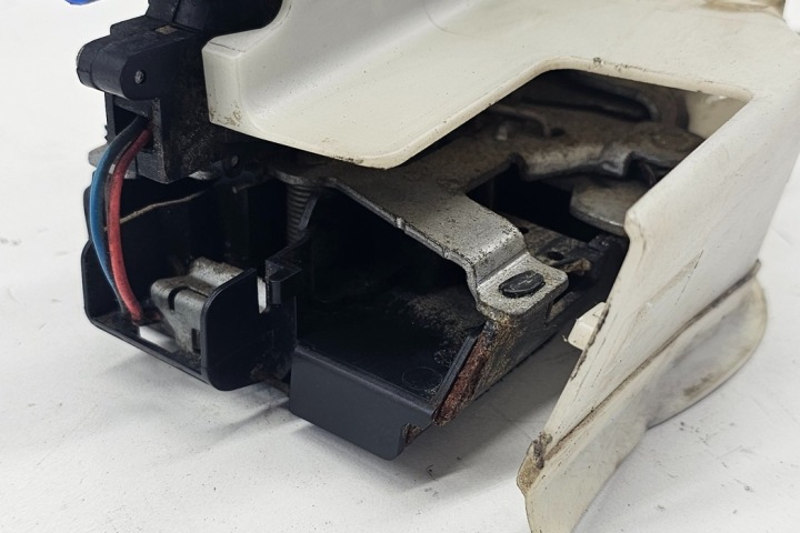 SERRURE GAUCHES AVANT PORTES VW PHAETON (3D_) 25100D6 3.0L DIESEL 165KW