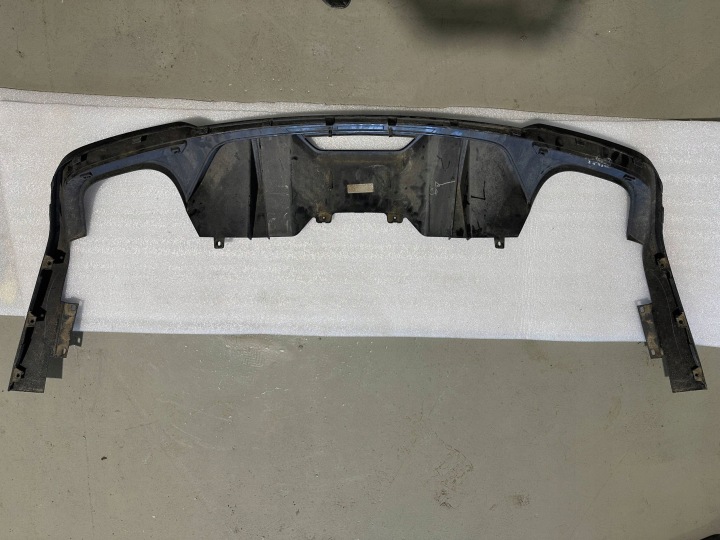 FORD MUSTANG VI GT LIFT 17R- MOULURE LÈVRE SPOILER DOUBLURE SOUS PARE-CHOCS ARRIÈRE