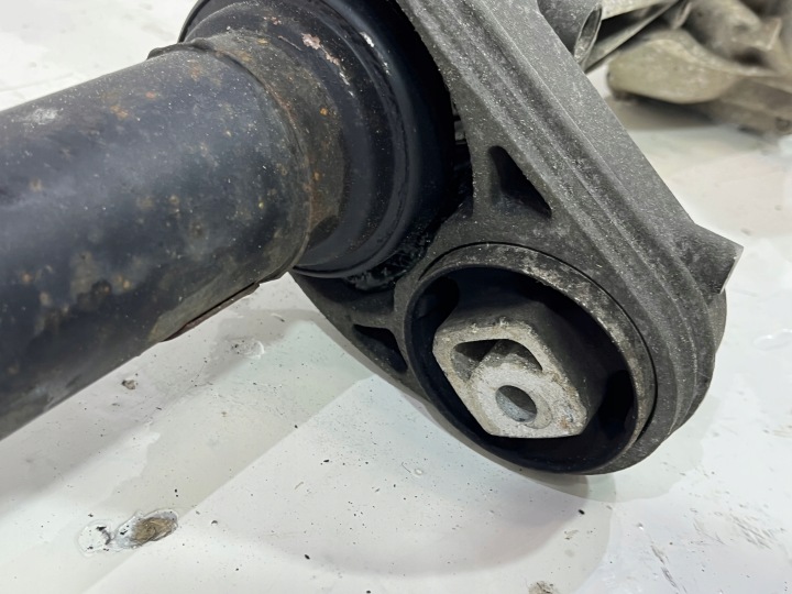 DIFFÉRENTIEL PONT AVANT PORSCHE CAYENNE II 7P 4.8 TURBO AVEC 0BM409505P NMJ ENTIER