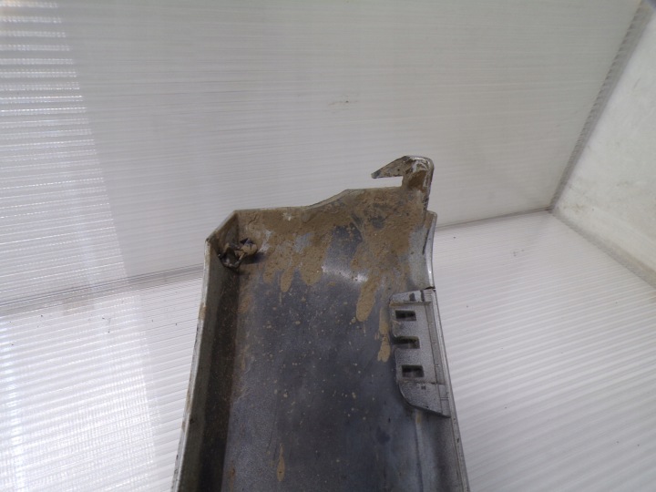 MOULURE EXTENSION GARDE-BOUE DROIT AVANT JEEP COMMANDER