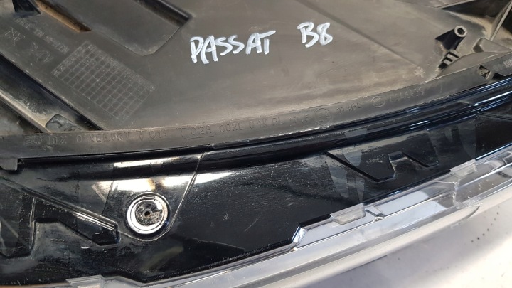 PHARE DROITE AVANT VW PASSAT B8