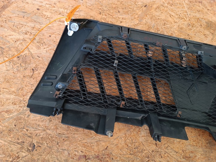 GRILLE GRILLE CALANDRE PARE-CHOCS AVANT MN117713 MITSUBISHI PAJERO III