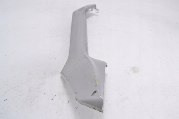 DÉFLECTEUR D'AIR GAUCHE PRISE PEUGEOT METROPOLIS 400