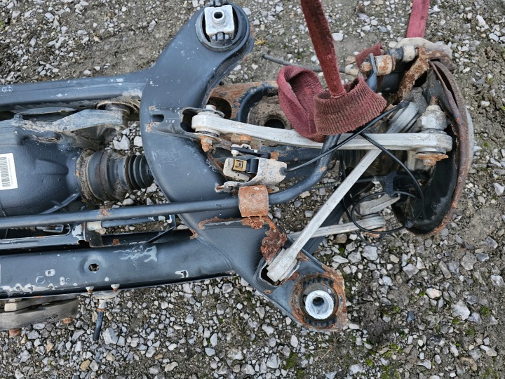 AXE ARRIÈRE CHÂSSIS CHÂSSIS POUTRE BRAS DE SUSPENSION MERCEDES W204