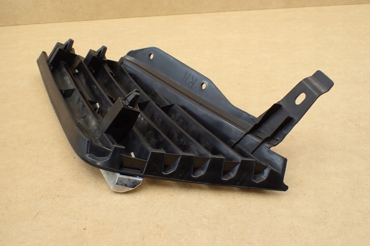 NISSAN PRIMERA P12 UNIVERSEL 01- CALANDRE GRILLE DROITE AVANT PARE-CHOCS 62320AU300