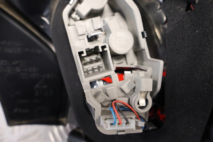 PHARE ARRIÈRE ARRIÈRE GAUCHE VOLVO V60 I 31395928