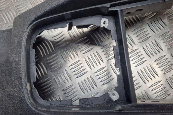 CONSOLE COCKPIT VW GOLF VIII (CD1) 1K0863243A 1.4L GASOLINE 66KW 2006
