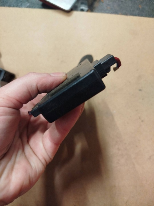AMPLIFICATEUR D'ANTENNE SUZUKI FORENZA 96550675