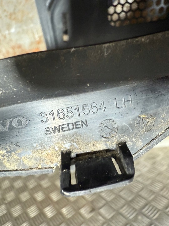 VOLVO XC40 DOUBLURE DE PASSAGE DE ROUE SUPÉRIEUR PLASTIQUE ANGLE GAUCHE DROIT EUROPE CALES