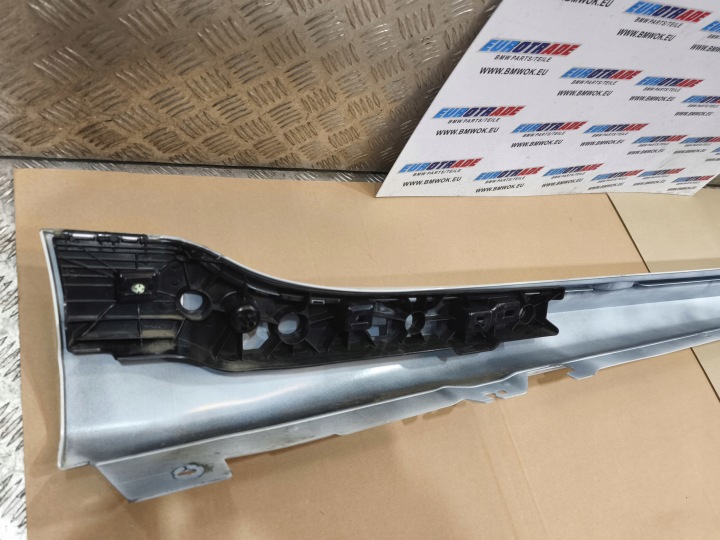 BMW G16 F93 M8 MODULE MOULURE SEUIL GAUCHE MINERALWEISS A96 8090417