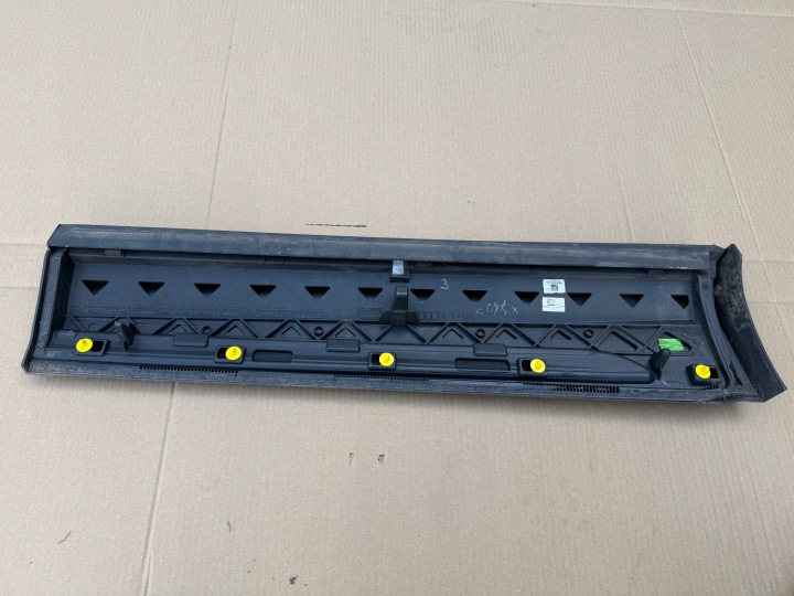AUDI Q8 4M8 ARRIÈRE GAUCHE MOULURE PORTES CARBONE GIELDA