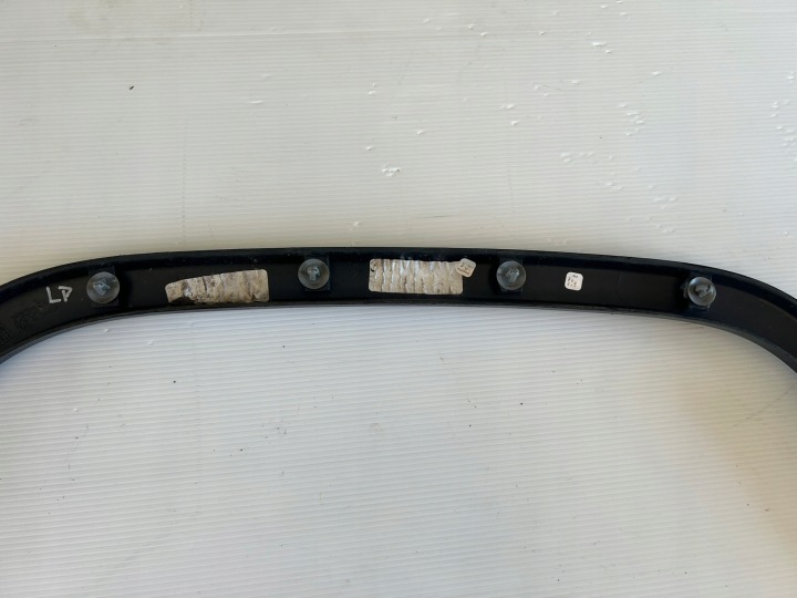 REVÊTEMENT AVANT GAUCHE GARDE-BOUE JEEP GRAND CHEROKEE IV 1MP39TRMAD