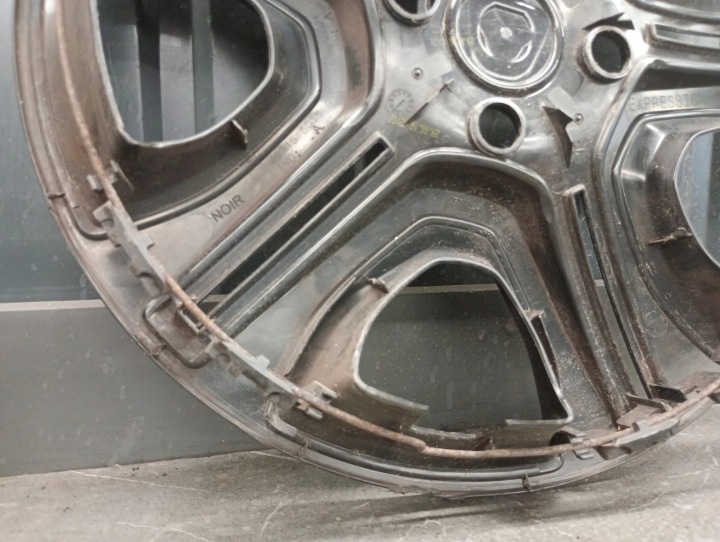403153179R CHAPEAU 16' DACIA RENAULT