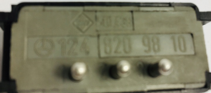 COMMUTATEUR BOUTON ÉCLAIRAGE ARRIÈRE BANQUETTES ARRIÈRE CABINES MERCEDES W124 1248209810