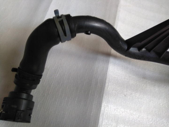 VOLKSWAGEN OE 5Q0122058B PRZEWO RADIATEUR EAU