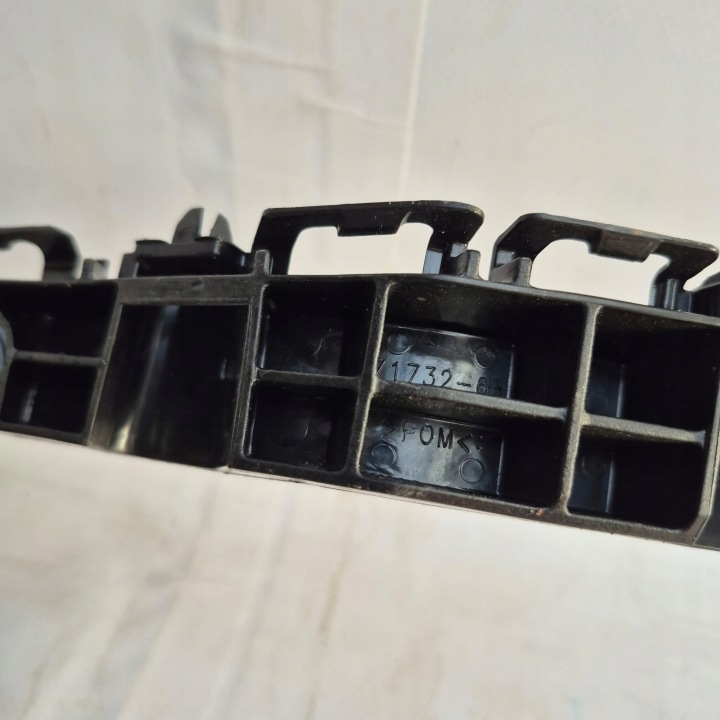 SUZUKI ALTO VI 08-14R. GLISSIÈRE FIXATION PARE-CHOCS GAUCHE AVANT 71732-68K00