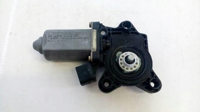 PETIT MOTEUR VITRES DROIT AVANT W203COUPE 774.30030.03