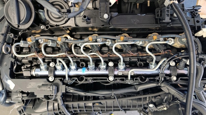 BMW 5 F10 F11 530D 3.0D MOTEUR BLOC POTEAU CULASSE COMPLET N57D30A
