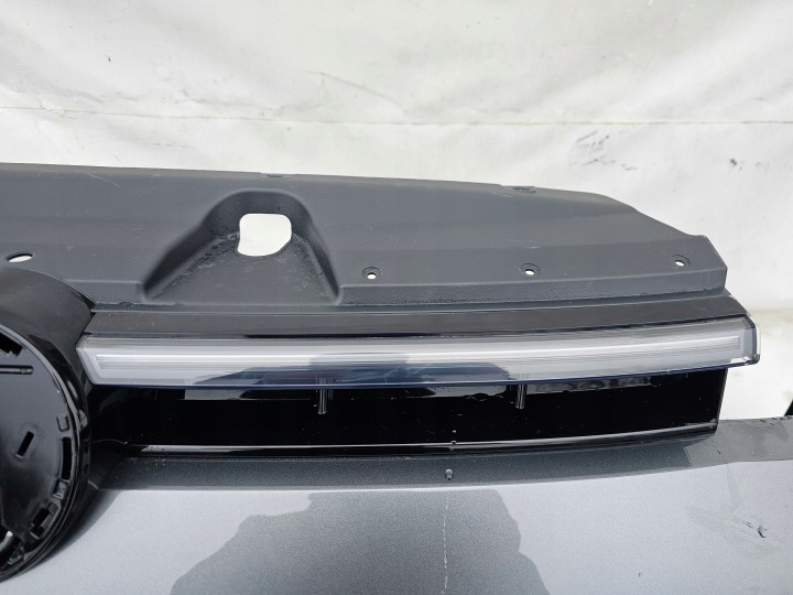 PARE-CHOCS VW PASSAT B9 R-LINE AVANT 23- 3J 3J0 3J0807221H GRILLE LED CALANDRE R
