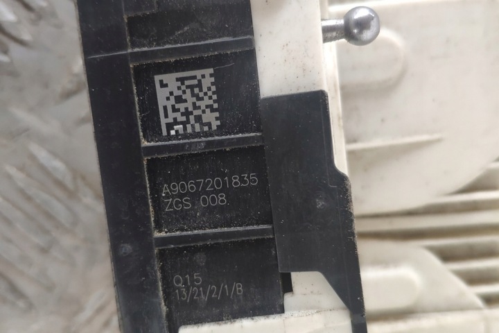 SERRURE DROITS AVANT PORTES MERCEDES-BENZ SPRINTER 3-T FURGON (906)
