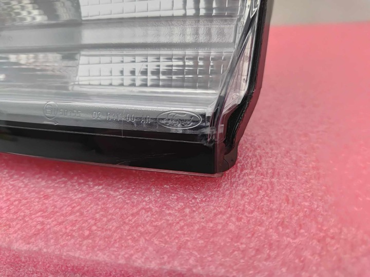 FORD KUGA MK3 20- PHARE DROITE ARRIÈRE ARRIÈRE DANS COUVERCLE DE COFFRE 3768