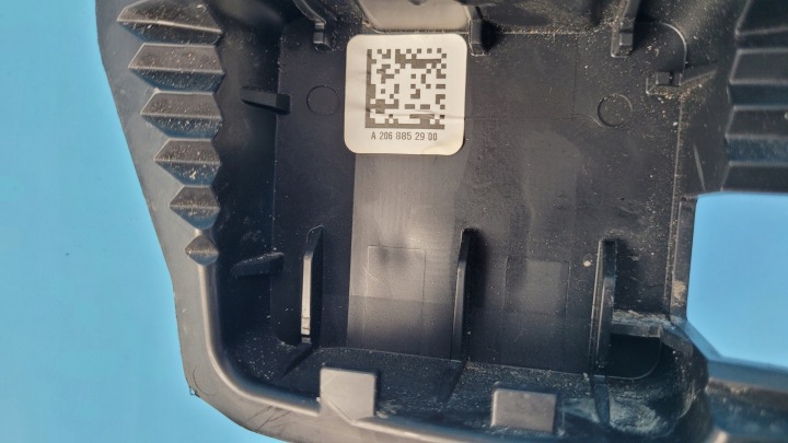 MERCEDES W206 BERLINE GLISSIÈRE PARE-CHOCS ARRIÈRE GAUCHE A2068808101
