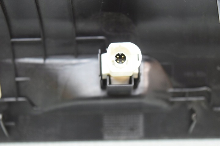 USB BMW X5 (F15, F85) 6814701 2.0L GASOLINE 180KW 2017