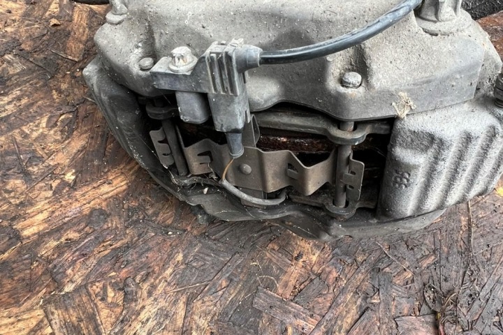 ROTULE DE DIRECTION AVANT GAUCHE MERCEDES-BENZ AVEC (W221) 2213331805 DIESEL 2007