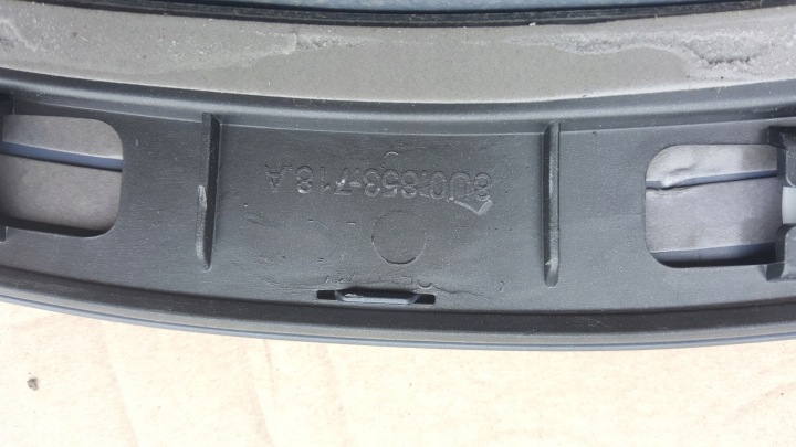 AUDI Q3 8U0853718A 8U0853717A REVÊTEMENTS GARDE-BOUE
