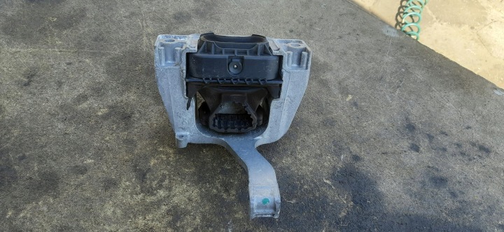 POIGNÉE COUSSIN MOTEUR 1.4 TSI AUDI A3 8V 5Q0199262BE